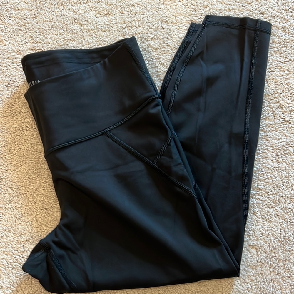 Athleta like new stealth 7/8 tight. Large petite.